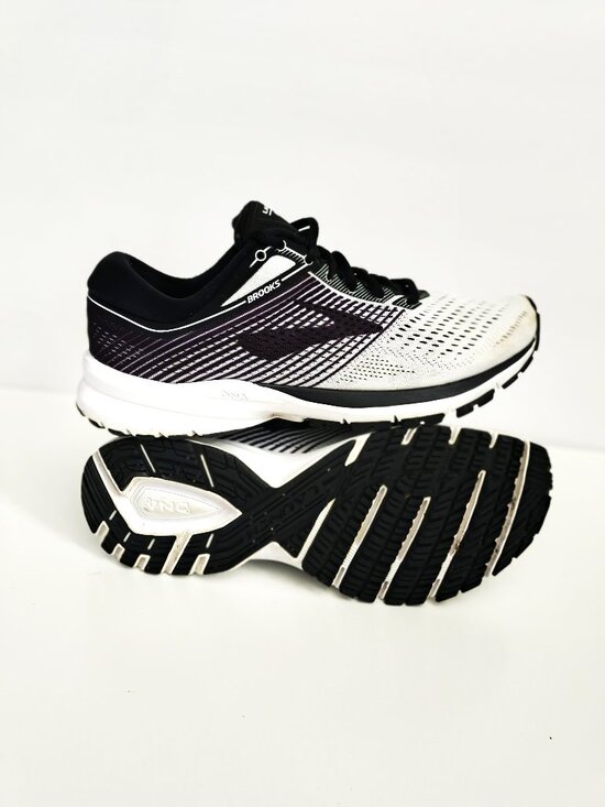 Brooks Launch 5 Running Training